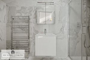 Ensuite Shower Room/WC- click for photo gallery